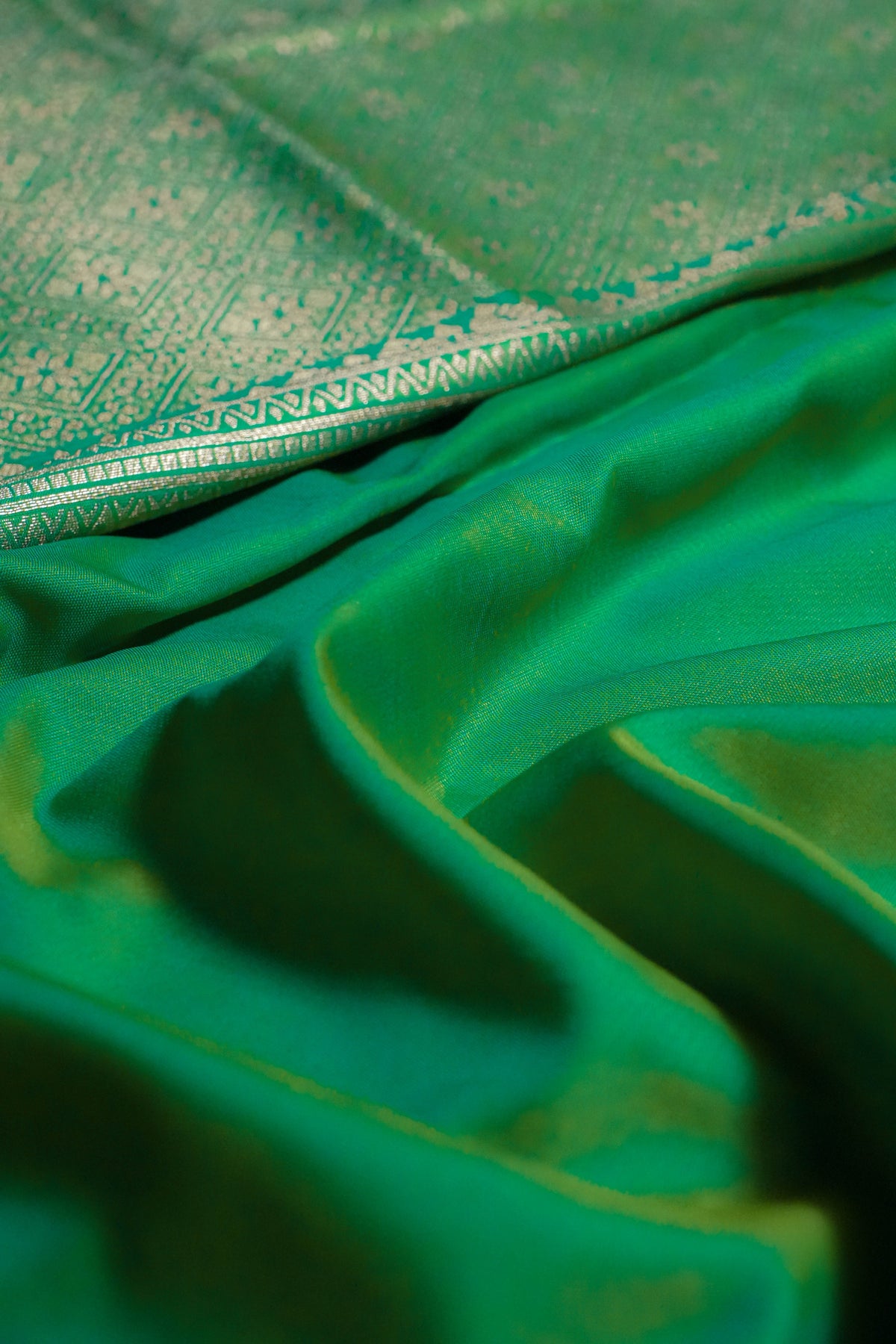 Rima Olive Green Soft Silk Saree with Emerald Green Zari Border & Pallu | Radhe Ethnics