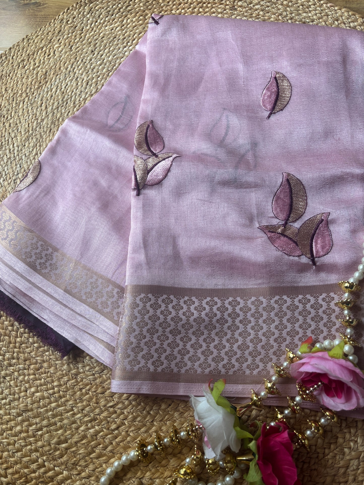 Dola Silk Saree leave design