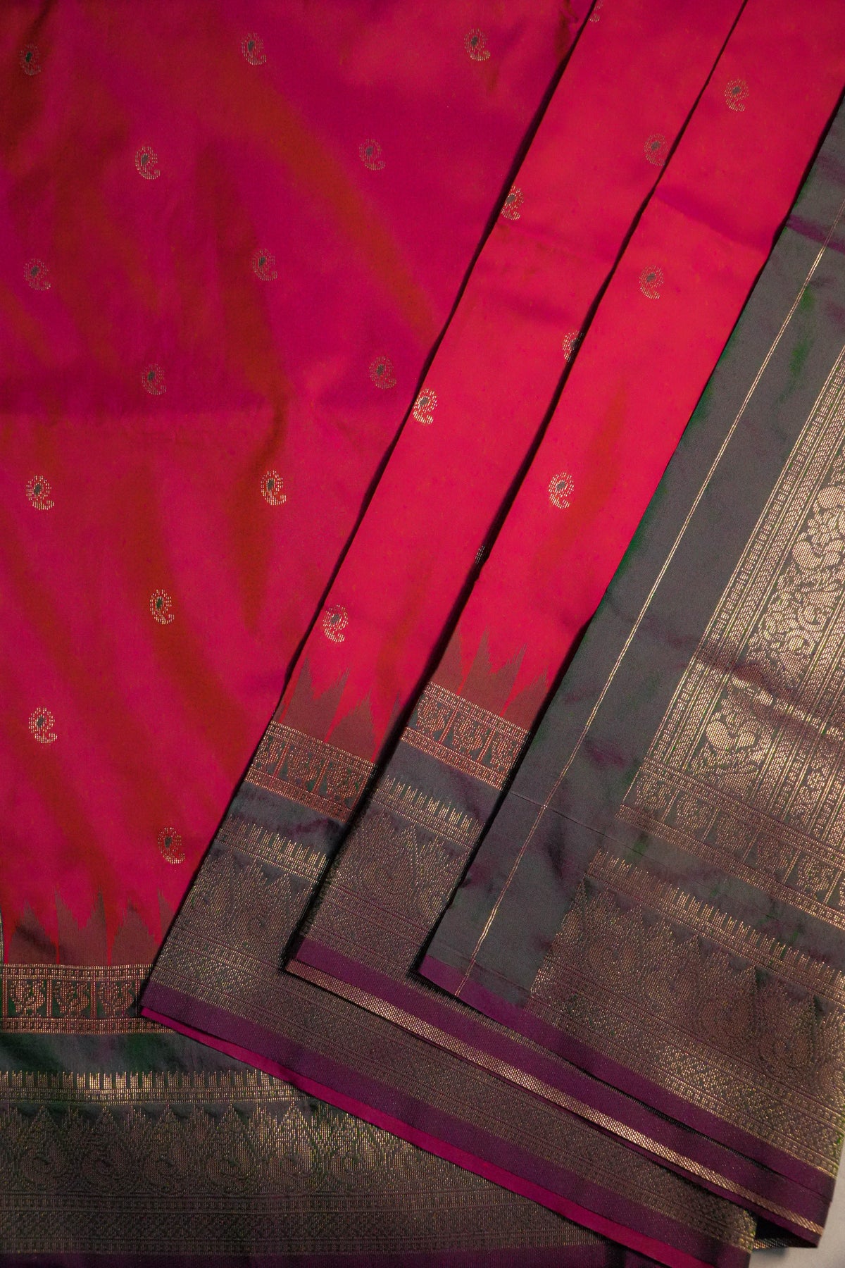 Aaradhya Soft Silk Saree – Purple & Green Dual-Tone Pallu | Radhe Ethnics