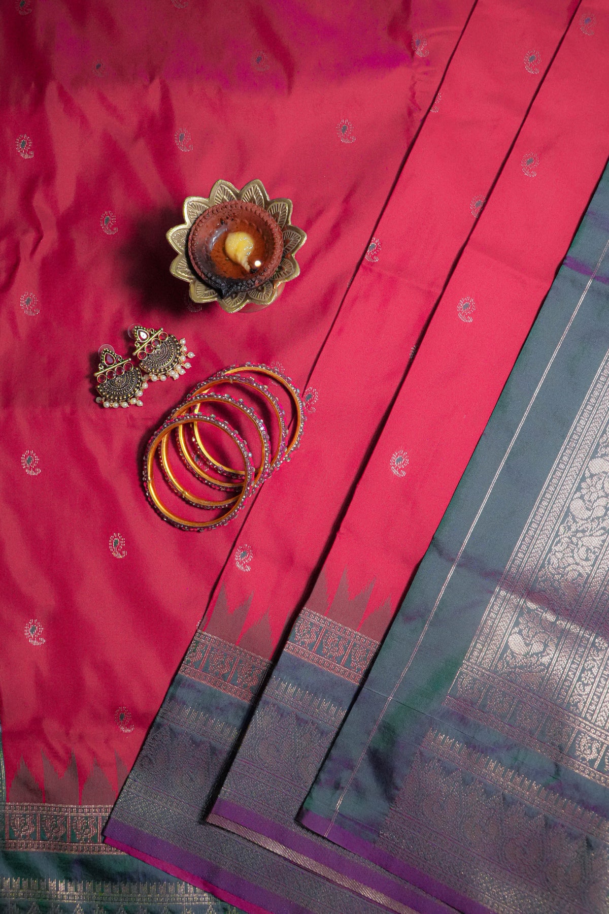 Aaradhya Soft Silk Saree – Purple & Green Dual-Tone Pallu | Radhe Ethnics